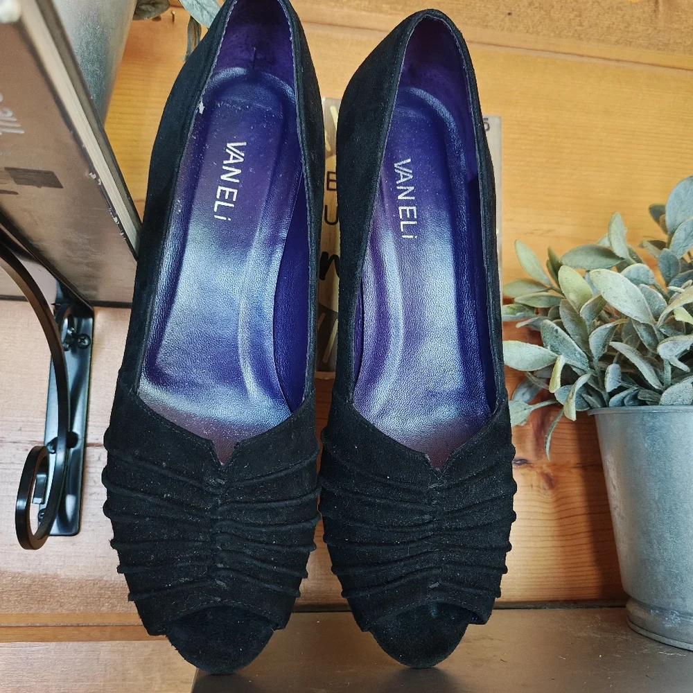 VANELI Black Pleated Pintuck Nubuck Suede Leather Open Toe Low Wedge Heels Sz 8N